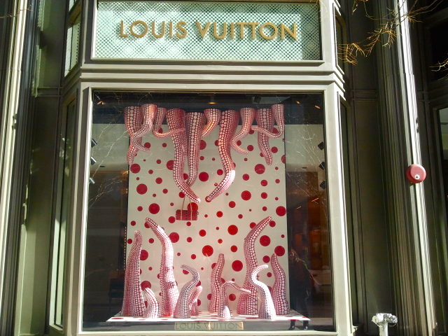 lv_store  Louis vuitton yayoi kusama, Yayoi kusama, Window display