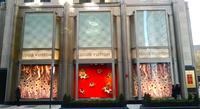 Yayoi Kusama's colorful artwork decorates Louis Vuitton's flagship store in  London - Buy, Sell or Upload Video Content with Newsflare